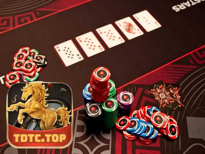 Cách chơi bài Poker được cổng game TDTC chia sẻ dễ hiểu 